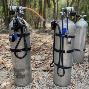 Setting up the sidemount tanks